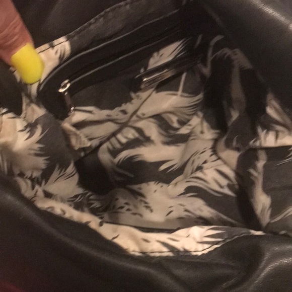 STEVE MADDEN Soft black Leather Shoulder Bag. - Picture 7 of 8